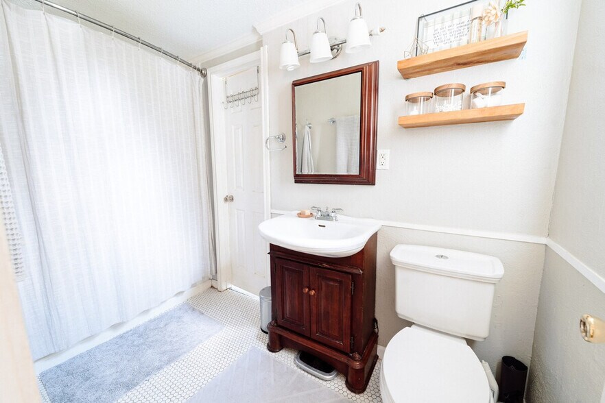 Building Photo - 1025 N 34th St