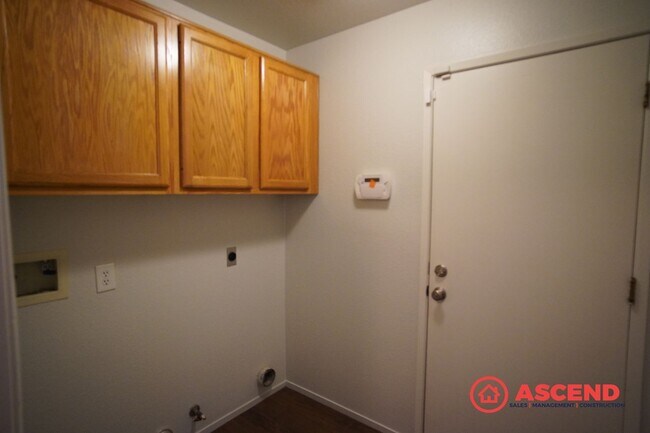 Building Photo - Charming 3-Bedroom Home in the Akers & Berkshire Area!