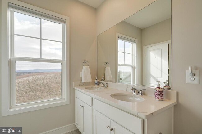 Building Photo - 105 Checkerspot Wy