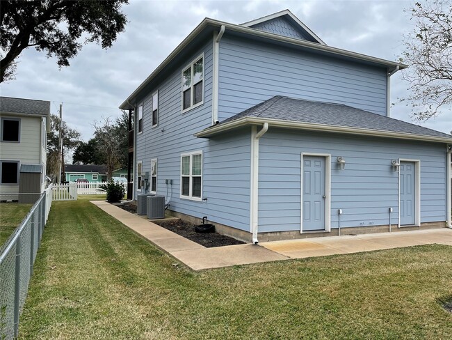 Building Photo - 1018 S Booth Ln