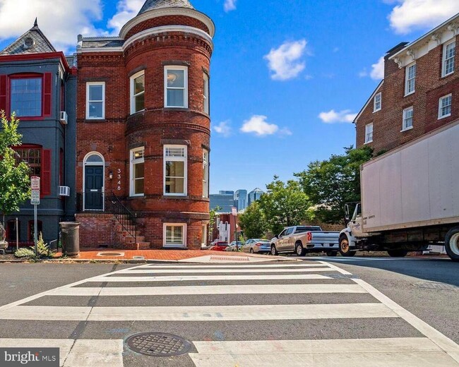 Primary Photo - 3348 Prospect St NW