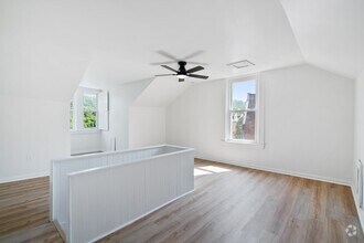 Building Photo - 3 bed 2 bath - fresh updates, central air,...