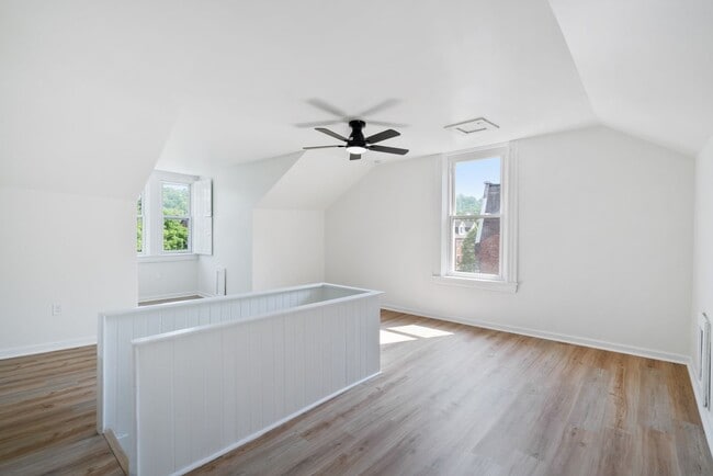 Primary Photo - 3 bed 2 bath - fresh updates, central air,...