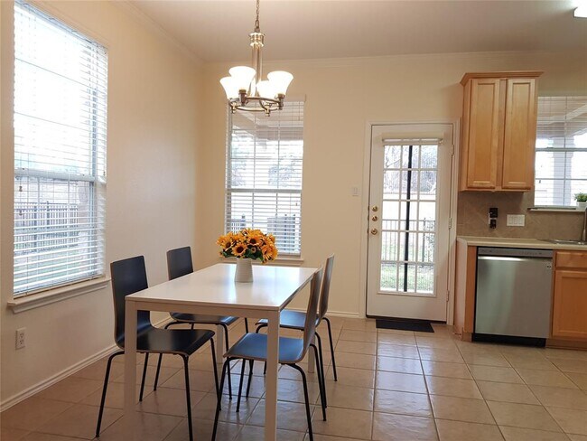 Building Photo - 16100 S Great Oaks Dr