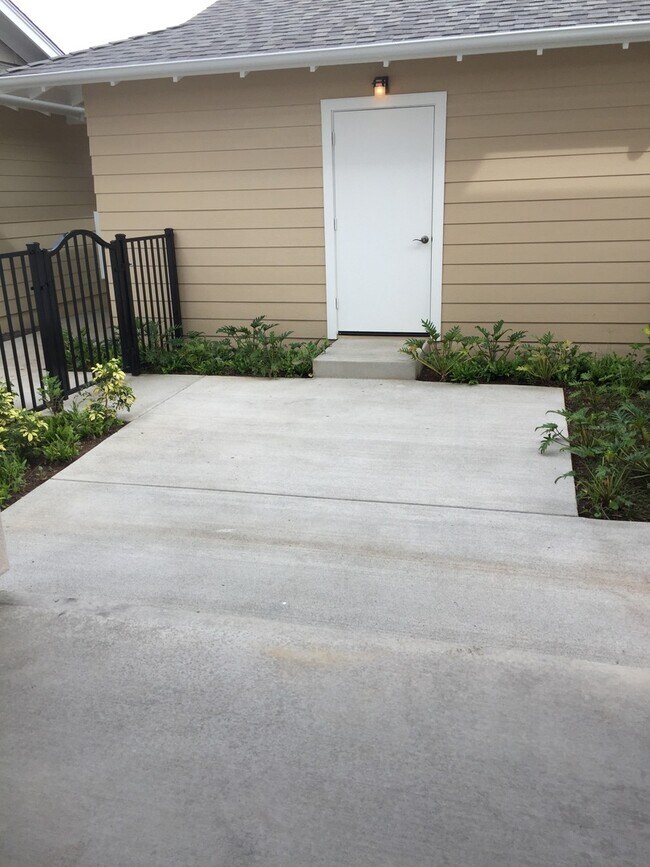 Building Photo - Lei Pauku - 3/2.5 bath Golf Course View