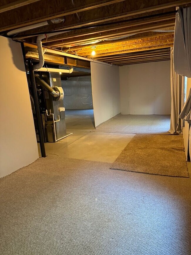 Building Photo - BEAUTIFUL 4BD HOME in NE COL SPGS w/ MAIN-LEVEL MASTER SUITE & AC - Security Deposit Alternative ...