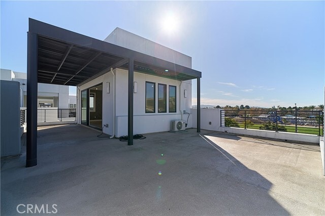 Building Photo - 6 Transport