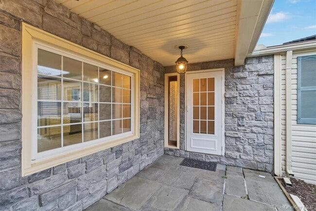 Building Photo - 1467 Goshen Turnpike