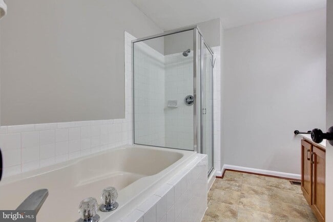 Building Photo - 306 Roff Point Dr