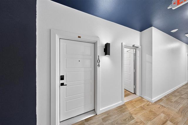 Building Photo - 800 S Welch St