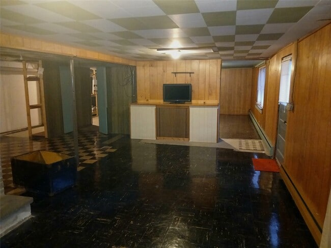 Building Photo - 5 Meadow Brook Ln