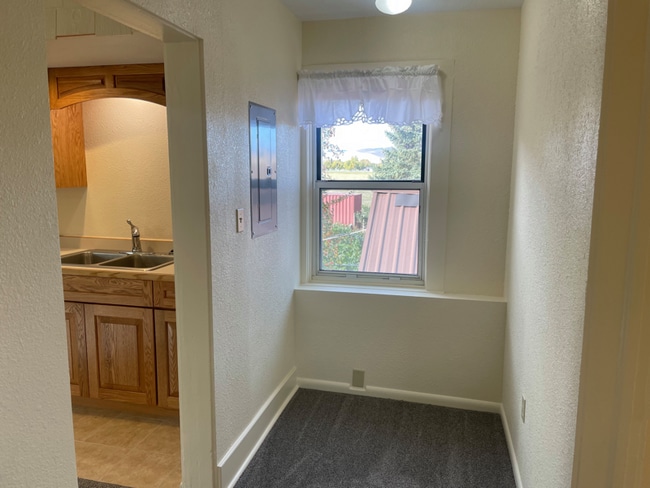 Building Photo - 3830 Green Meadow Dr