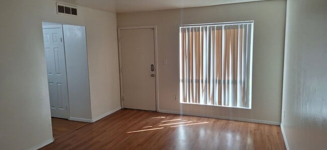 Building Photo - Price reduced! 3-Bedroom Condo in Pinon Sp...