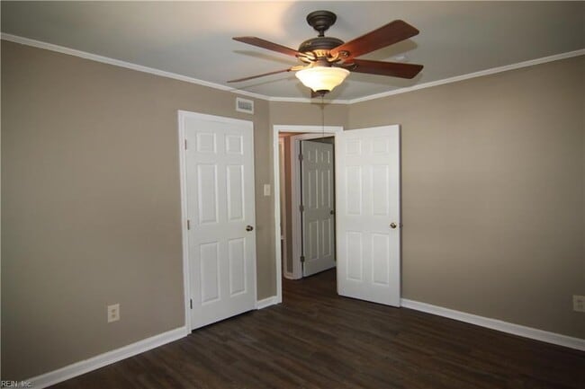 Building Photo - 1744 N Lakeland Dr