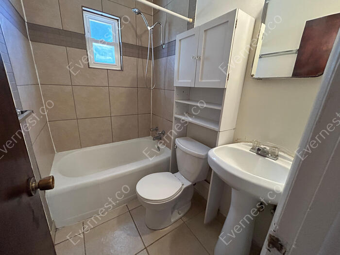 Building Photo - 906 1/2 Carlisle Street