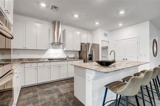 Building Photo - 7586 Lush Oasis Ave.