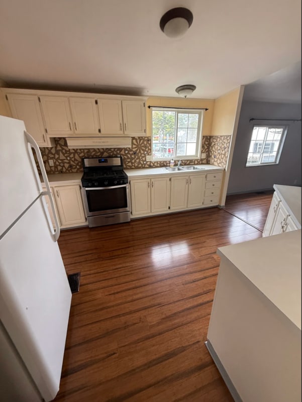 Building Photo - 554 Sanford Ave