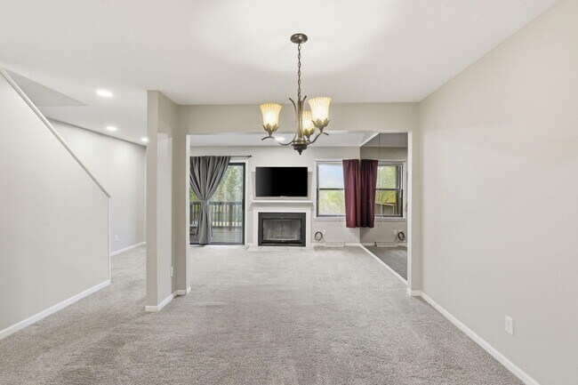 Building Photo - 2200 Bushnell Dr