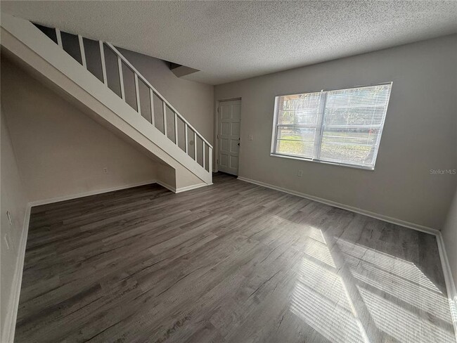 Building Photo - 7206 SW 43 Pl