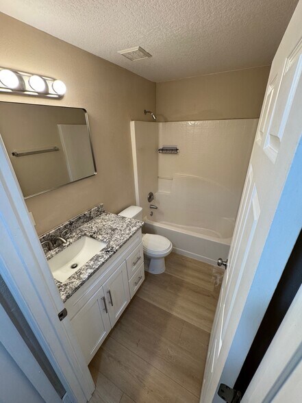Building Photo - 310 Greenwich Ct