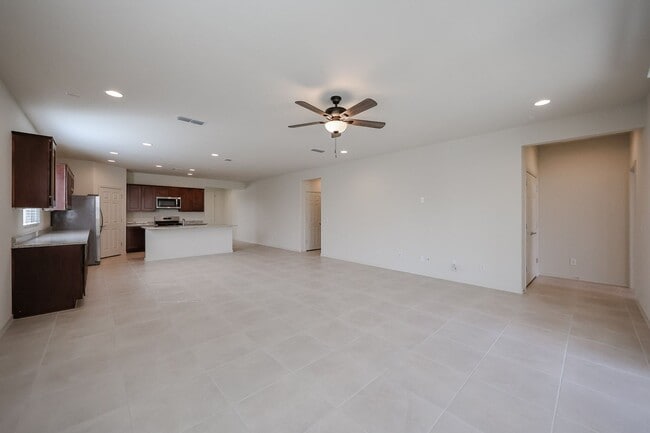 Building Photo - 3 bedroom + Den in Asante community