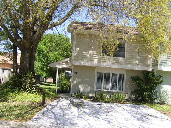 Primary Photo - Two Story Townhome in Winter Park, Tile Th...