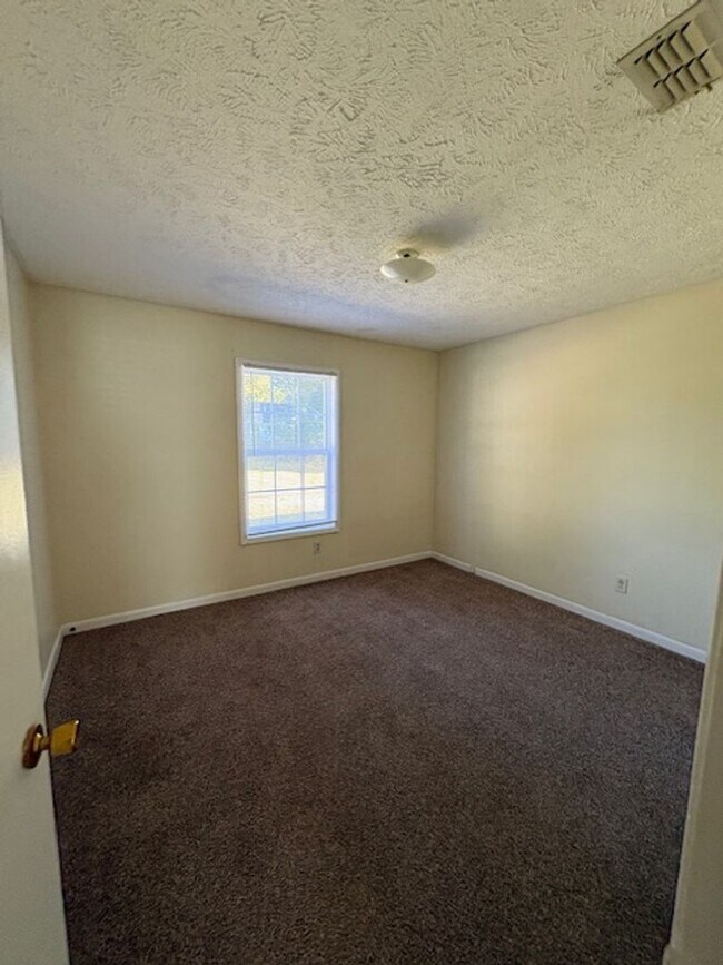 Building Photo - 3820 John Marshall Rd