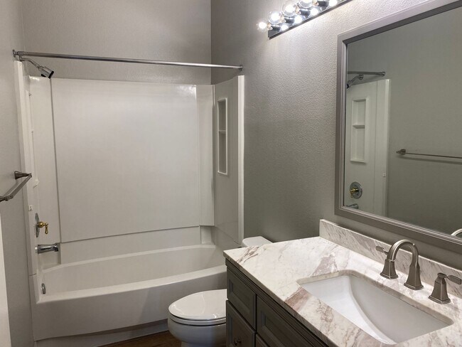 Building Photo - Light and Bright 4 Bedroom, 3 Bathroom Home in San Jose!