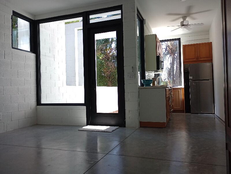 Building Photo - 2053 Carolina Ave