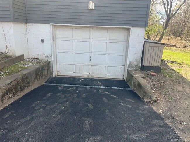 Building Photo - 598 S Rte 303