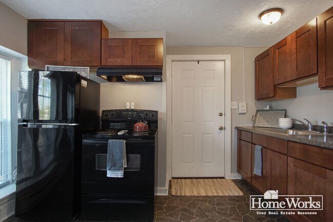 Building Photo - 601 W Lasalle Ave