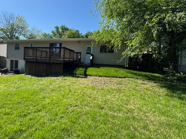 Building Photo - 1161 Saratoga Dr