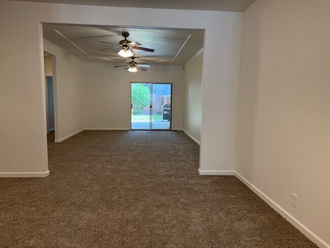 Building Photo - 1296 Woodhaven Ln