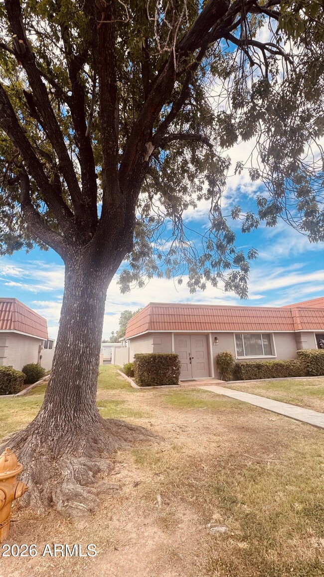 Building Photo - 8229 E Vista Dr