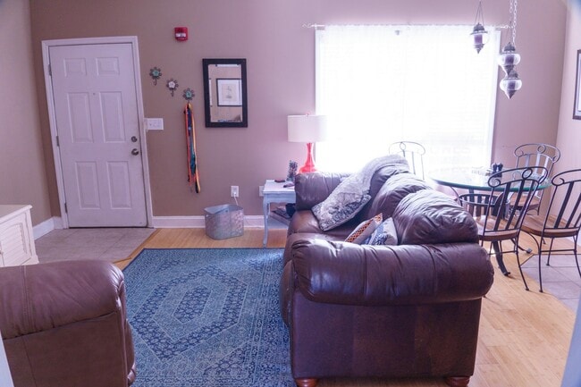 Building Photo - 2 Bedroom Condo in View of Jordan-Hare Stadium