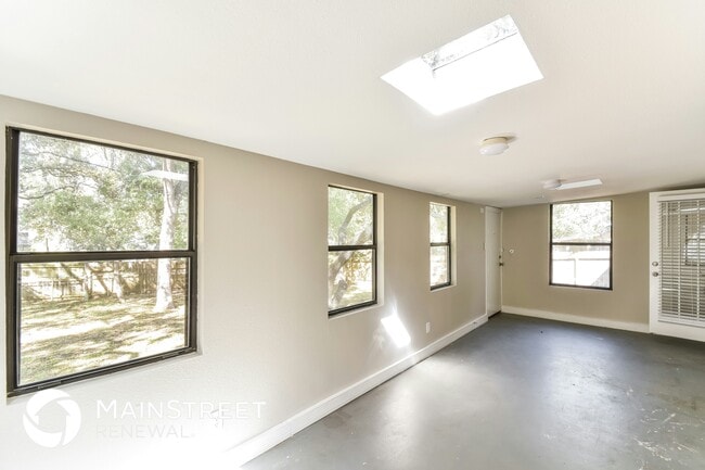 Building Photo - 1731 Brandenburg Dr