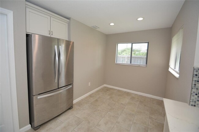 Building Photo - 17 Evansville Ln