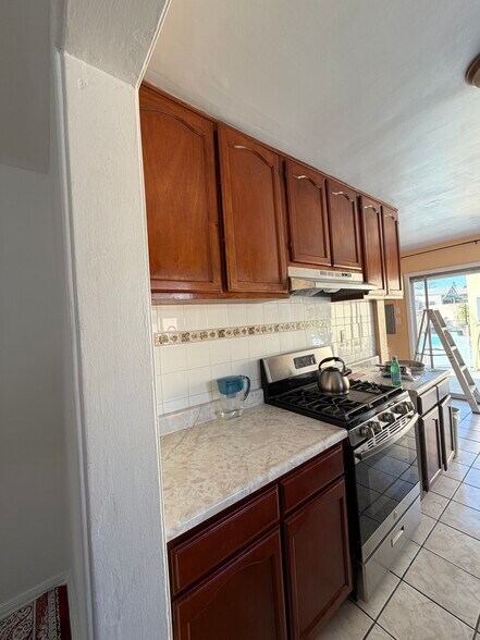 Building Photo - 11021 S Hoover St