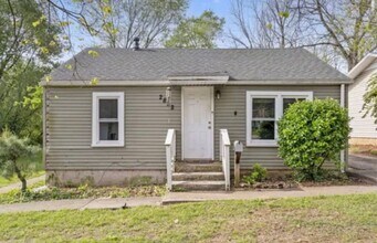 Building Photo - 3 Bedroom | 1 Bathroom | 1 Car Detached Garage | Pets Welcome!