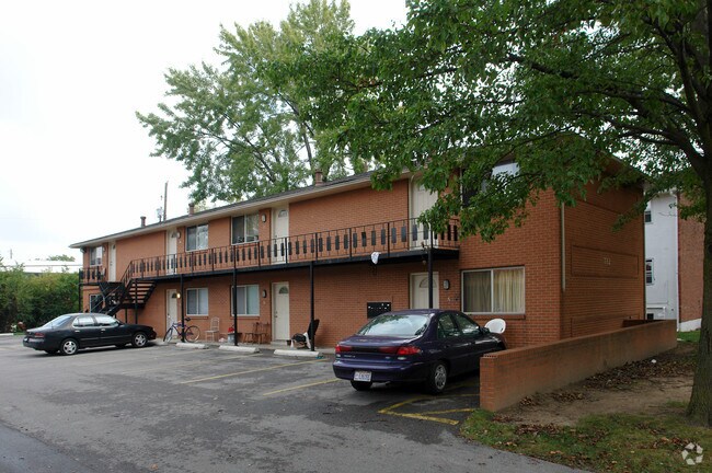 Building Photo - 712-714 Riverview Dr