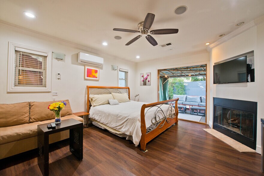 Building Photo - 809 Warren Ave