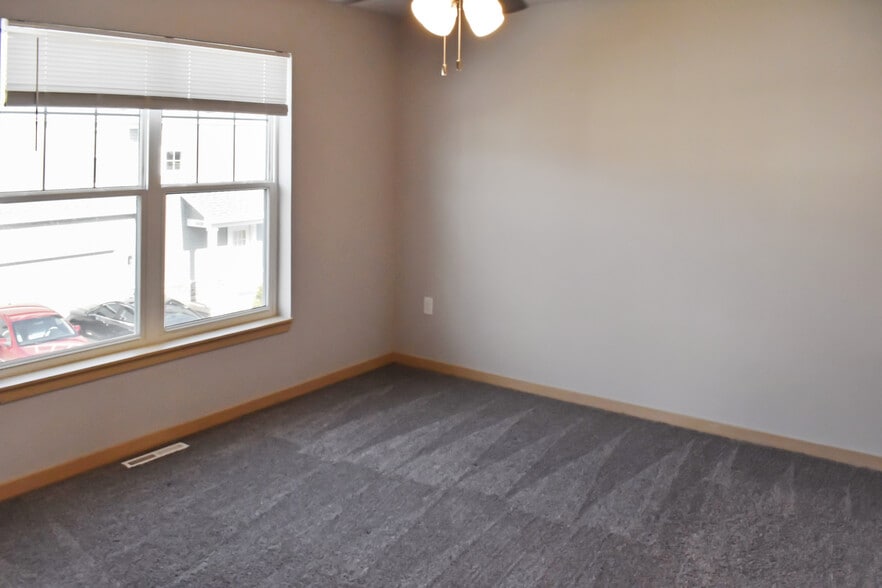 Building Photo - 6062 Driscoll Dr