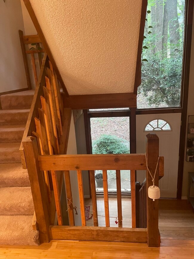 Building Photo - 1543 Hillhaven Dr