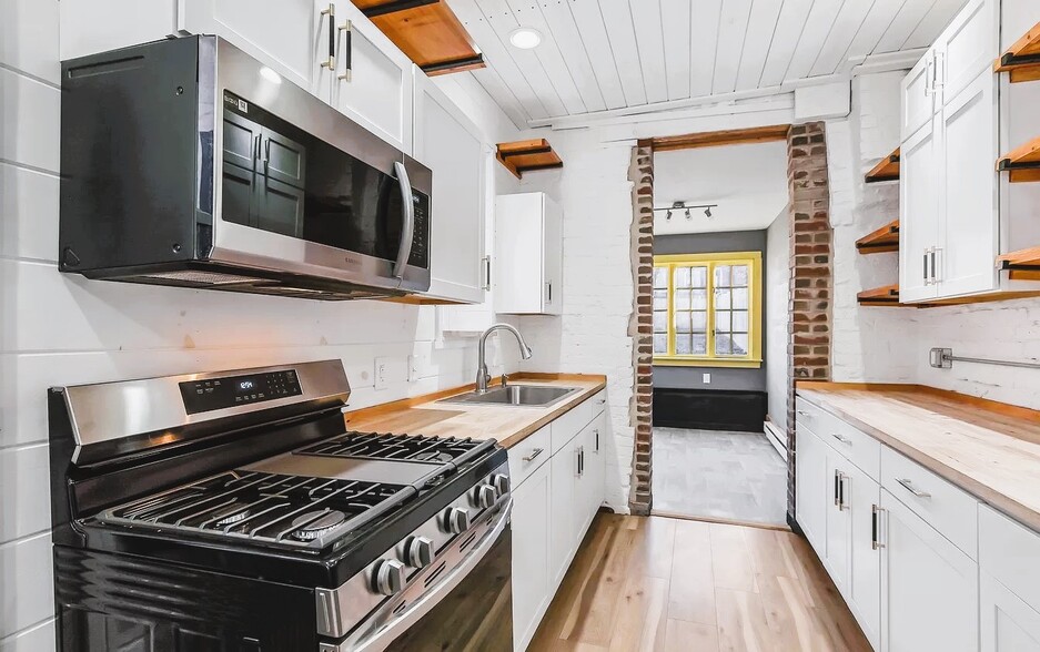 Building Photo - 121 Howard Ave