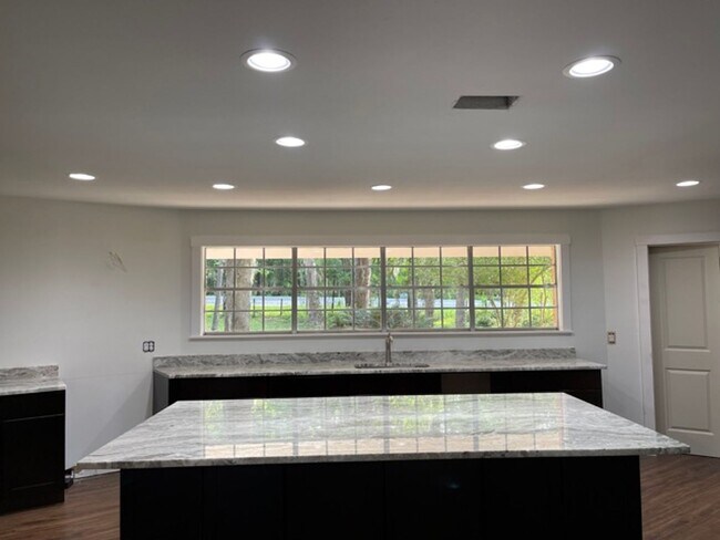 Building Photo - Beautiful single-family home on Ox Bottom available now