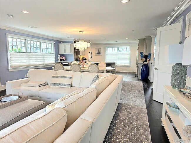 Building Photo - 34 Village Green Dr