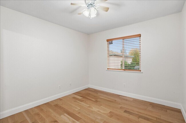 Building Photo - 70 Arches Cir