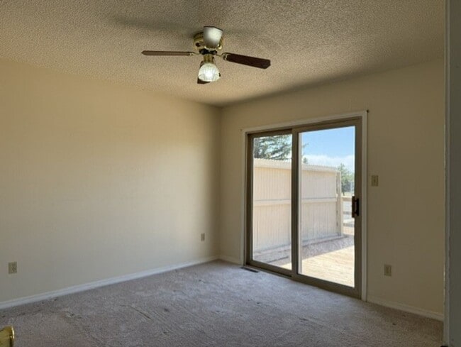 Building Photo - House For Lease