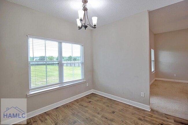 Building Photo - 582 Burke Dr