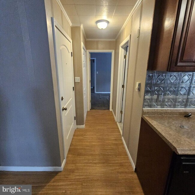 Building Photo - 1232 N Main St